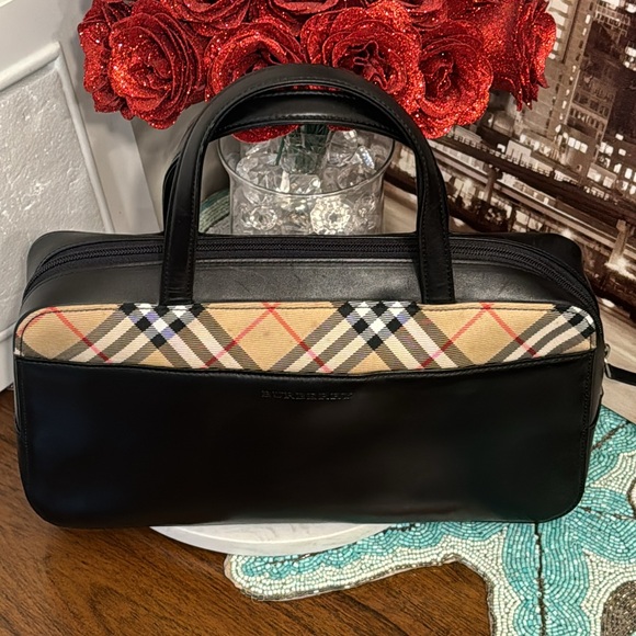 Burberry tote 👜 hand bag A Black Leather and Burberry canvas a beautiful piece. - Picture 13 of 15